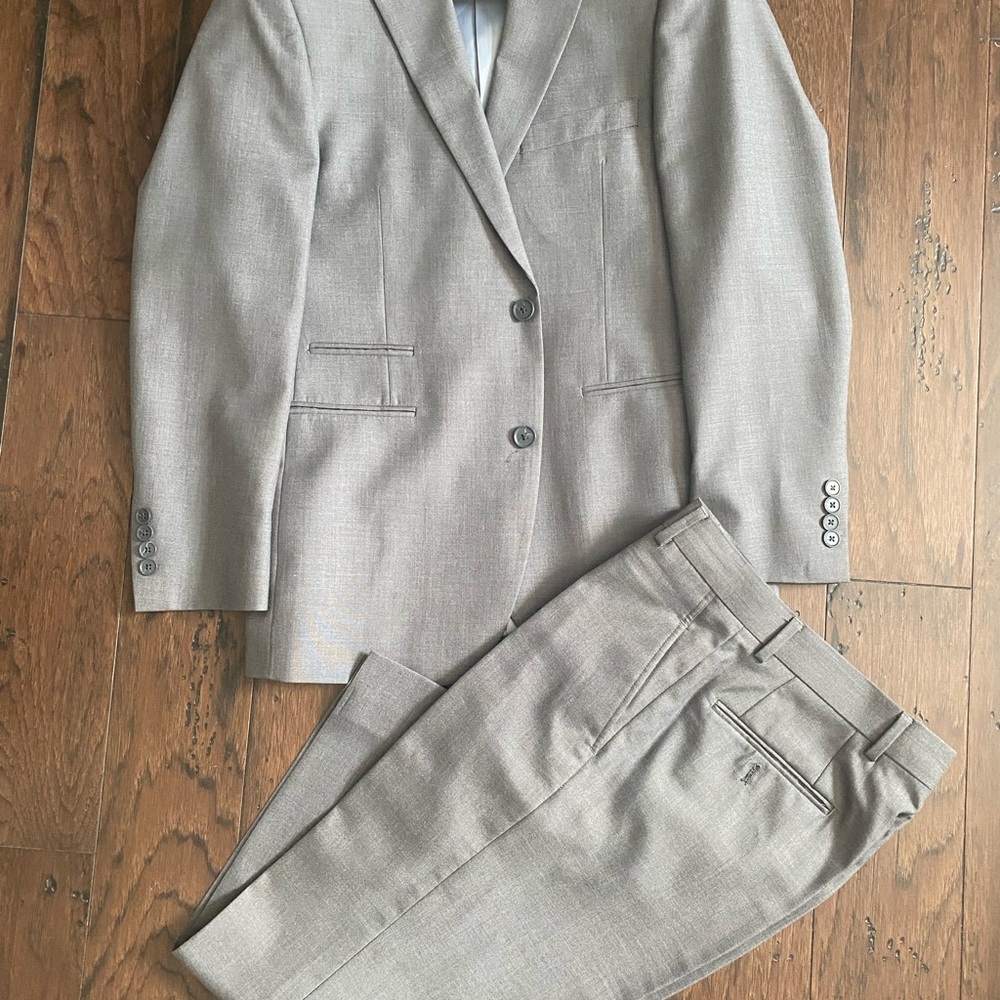 Men's Light Gray Suit Blazer and Pants